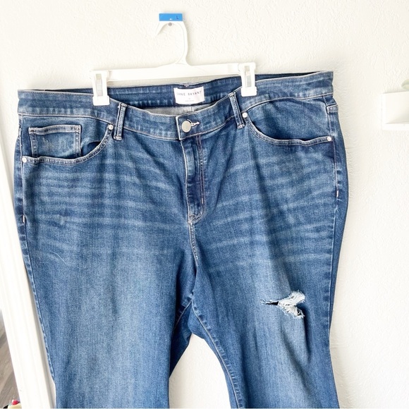 Lane Bryant Jeans Women's 26 Raw Hem Distressed Mid-Rise Cropped Flare - Picture 3 of 10
